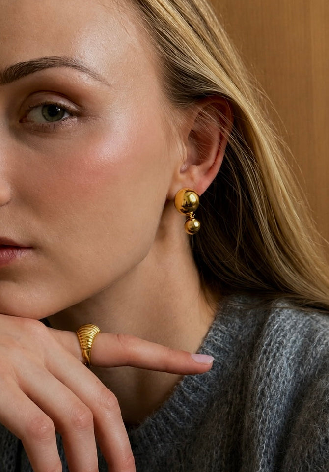 Mila gold earrings