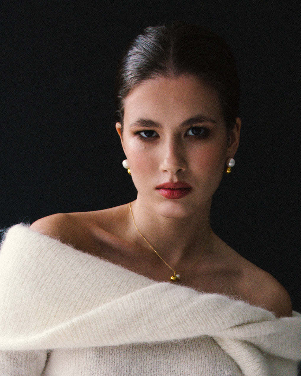 Sophie Earrings gold ball