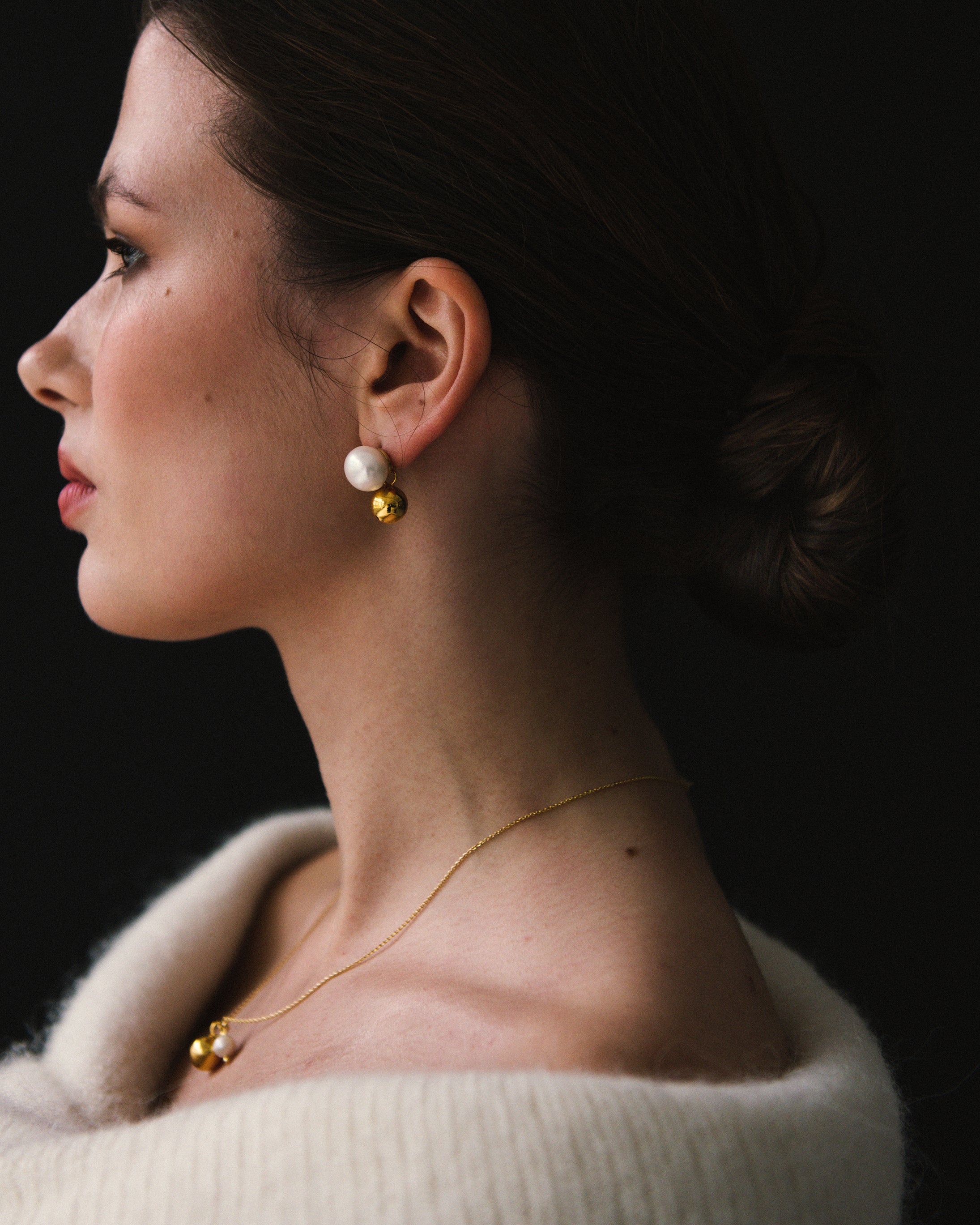 Sophie Earrings gold ball