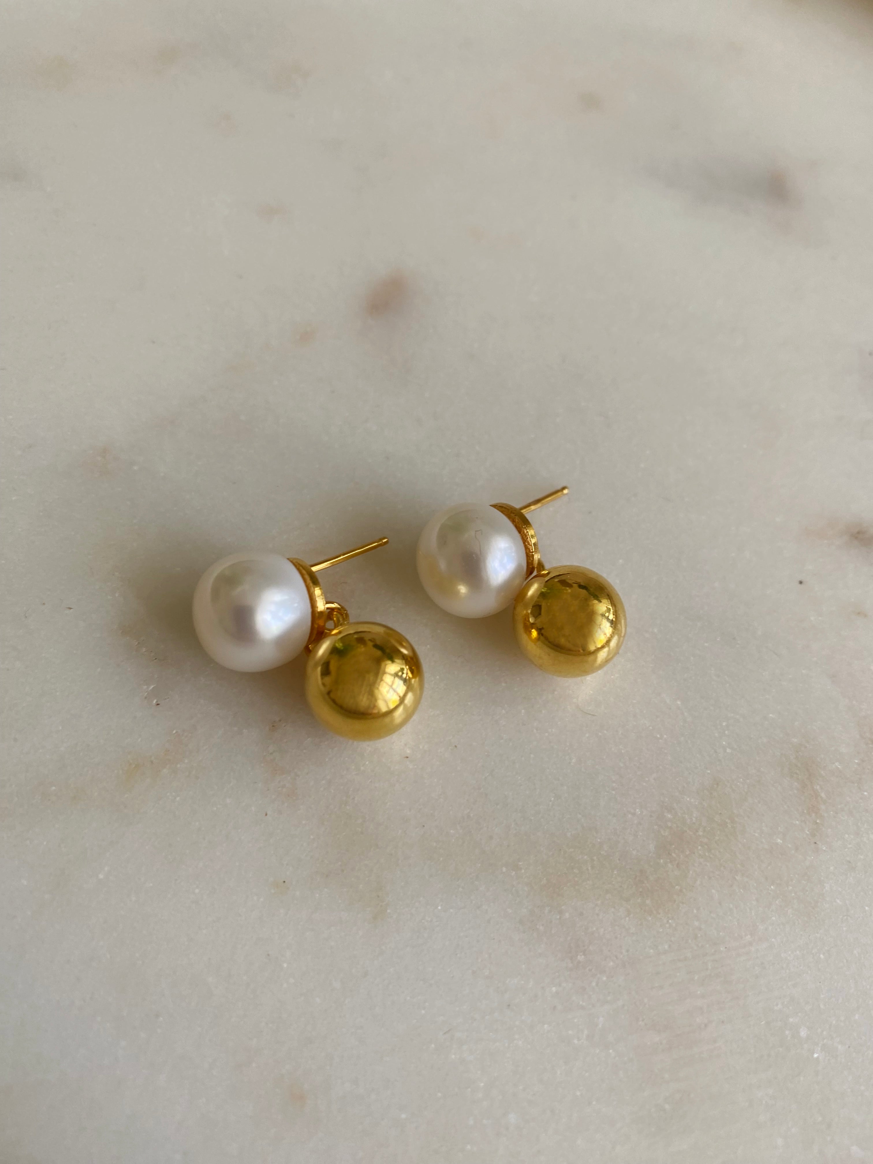 Sophie Earrings gold ball