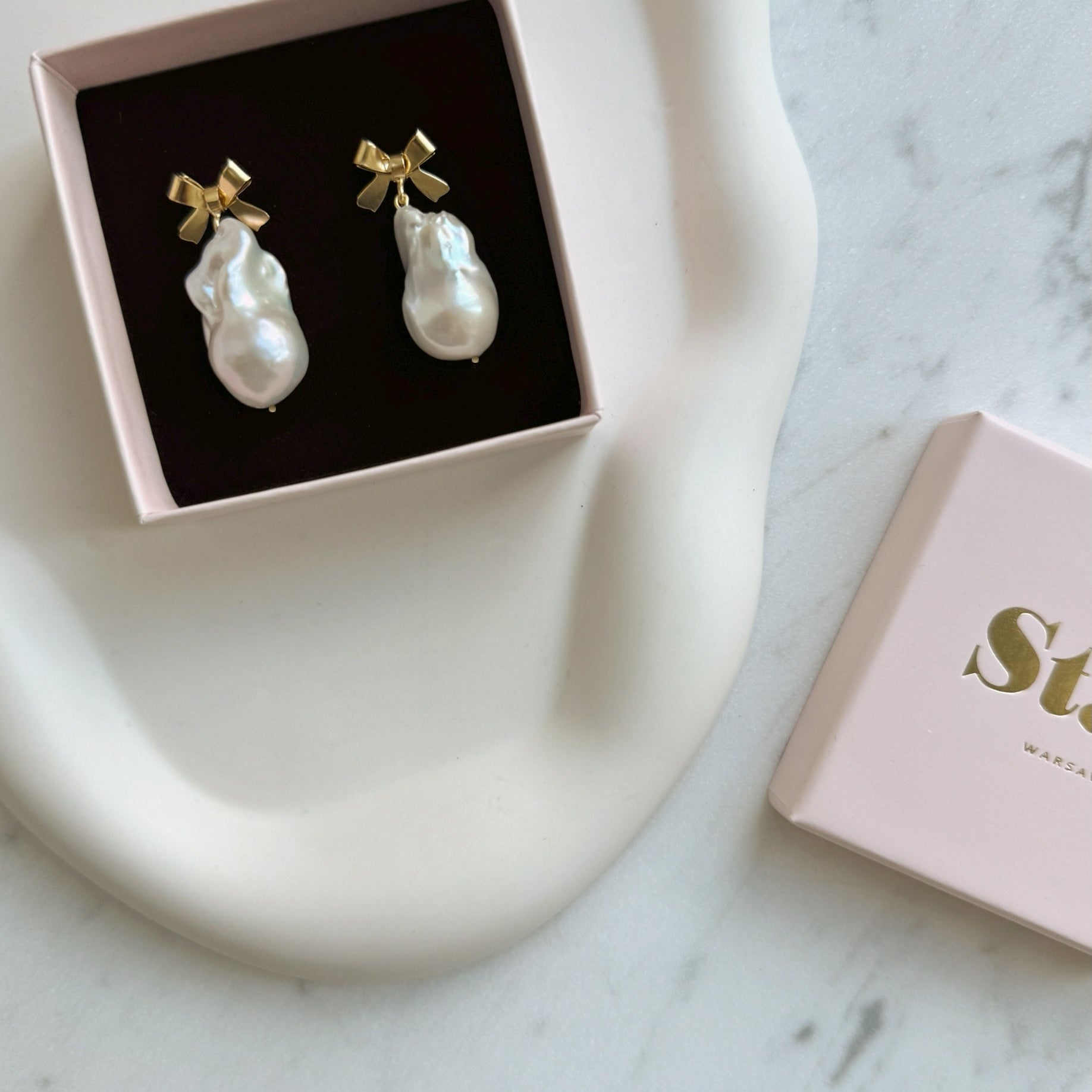Pearl Bow Baroque earrings