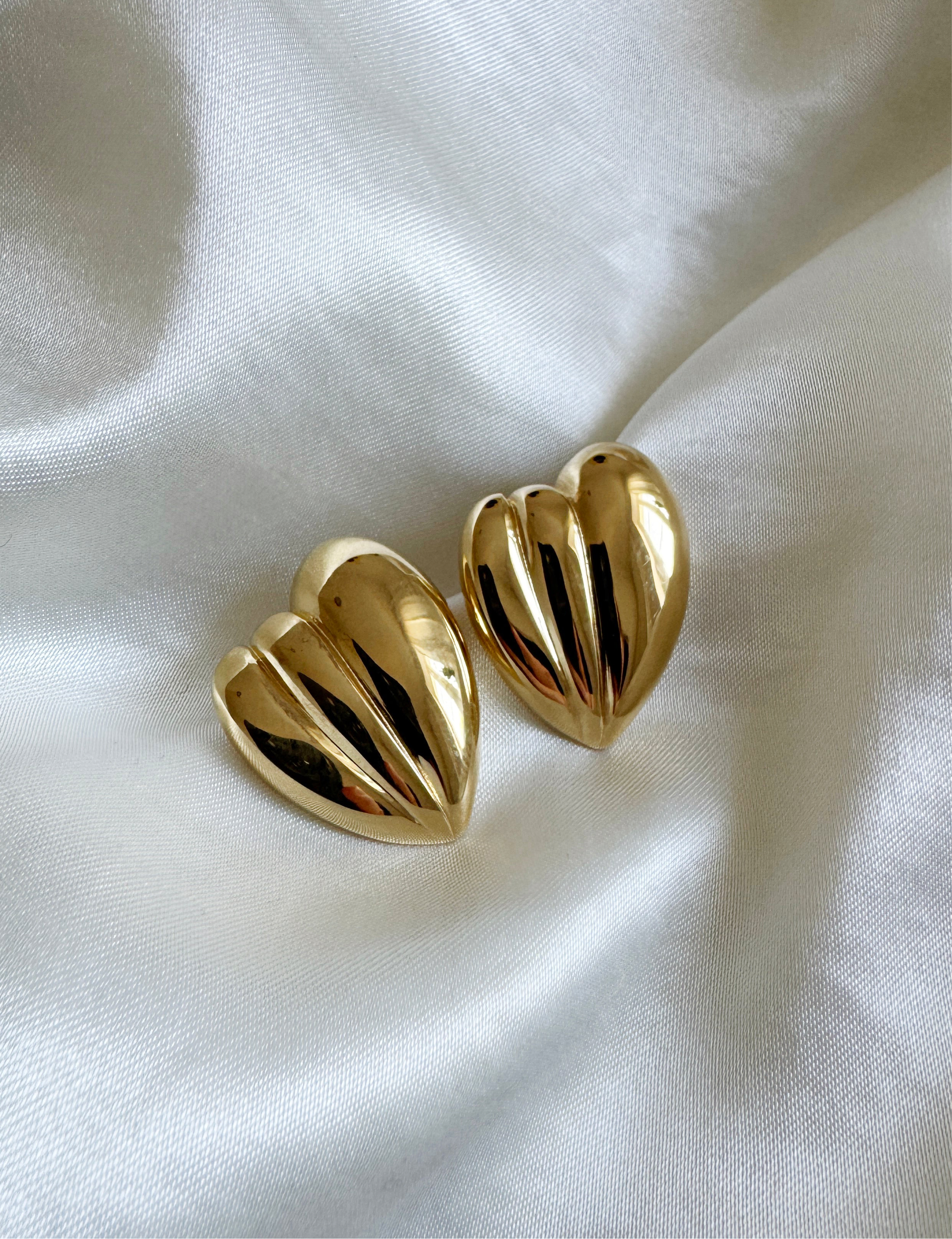 Amore gold earrings