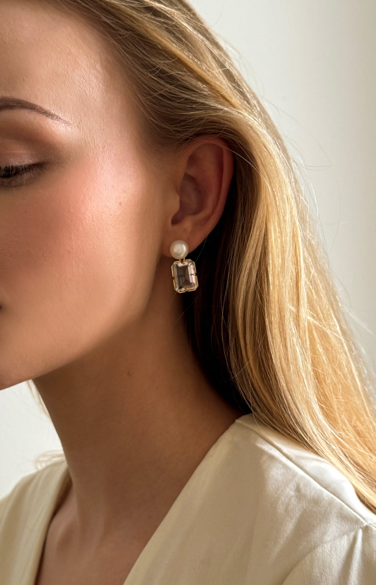Cara white earrings