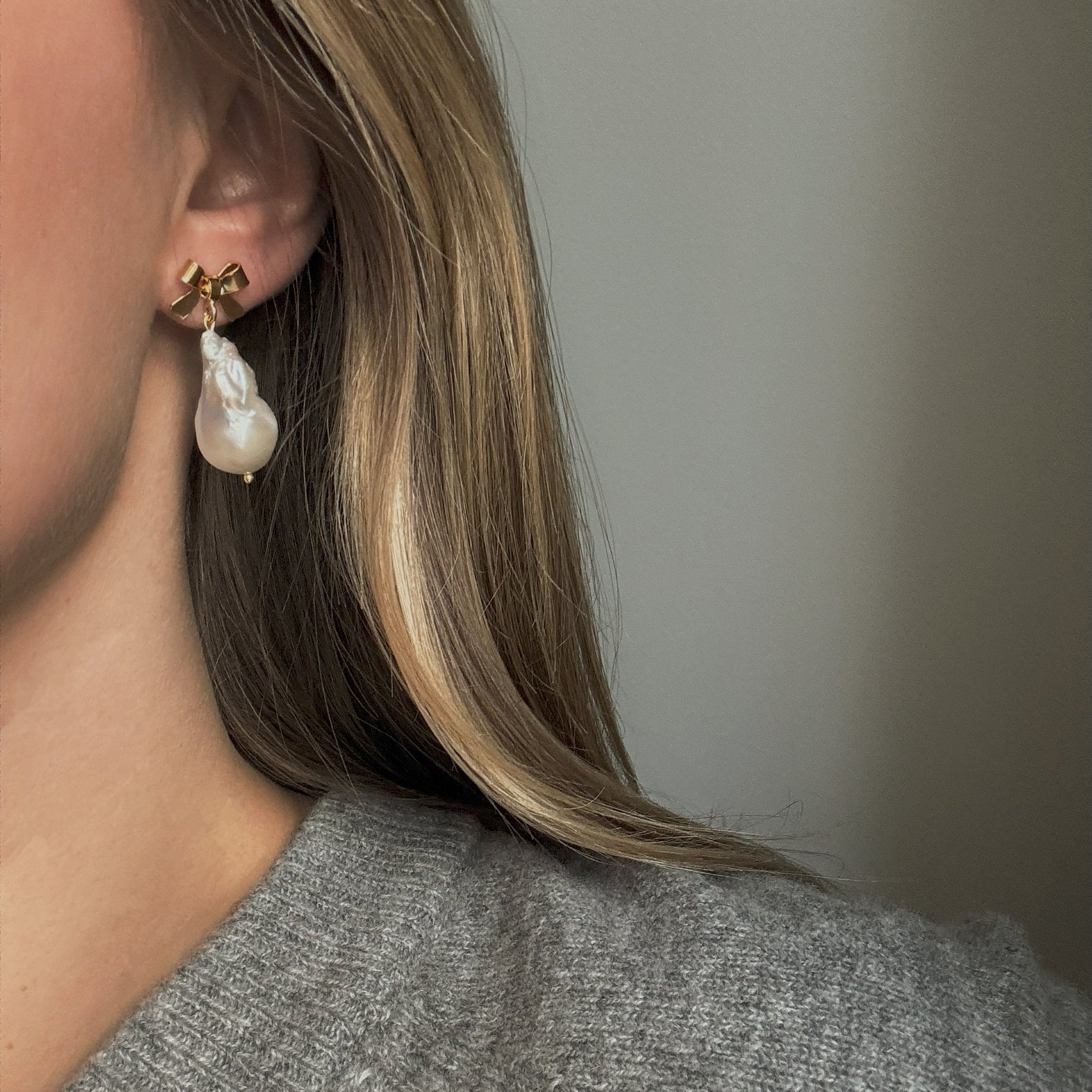 Pearl Bow Baroque earrings