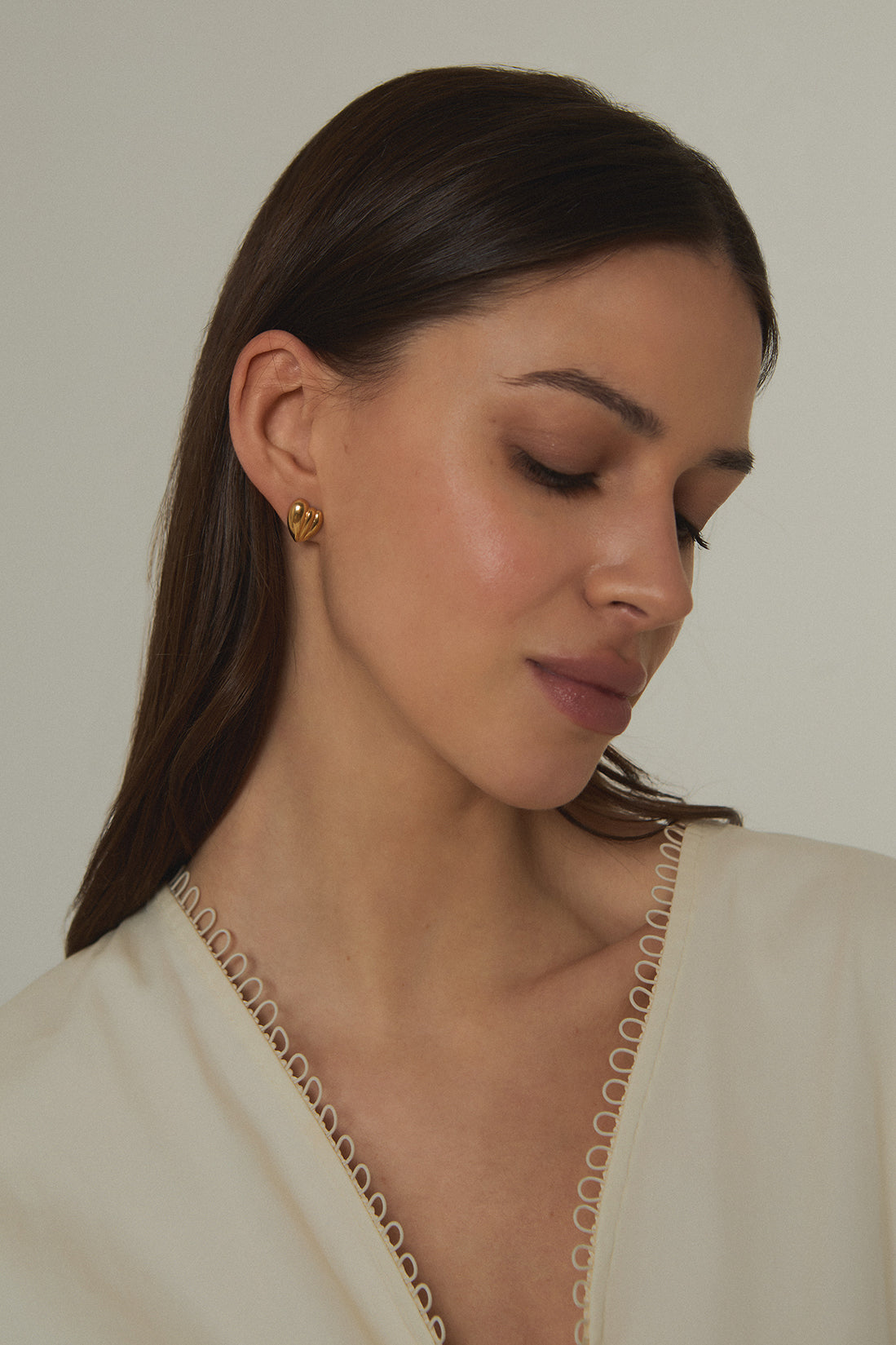 Amore mini gold earrings